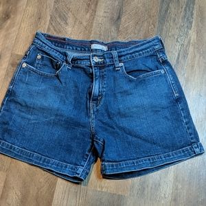 Women's Levi jean shorts size 6